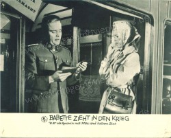 Babette Goes to War (Babette s'en va-t-en guerre)