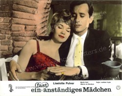 Fast anständiges Mädchen, Ein (Una chica casi formal)