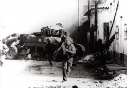 Under Fire - Unter Feuer (Under Fire)